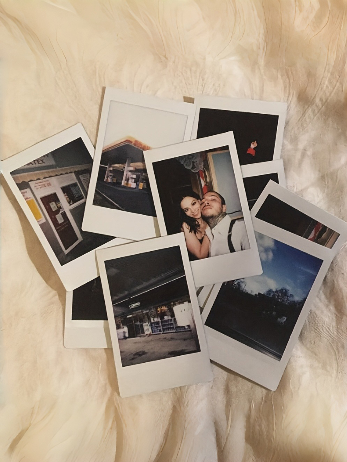 Custom photo cards, personalized couple photos, DIY birthday and anniversary gifts—give your partner and friends unique Valentine's Day and New Year presents